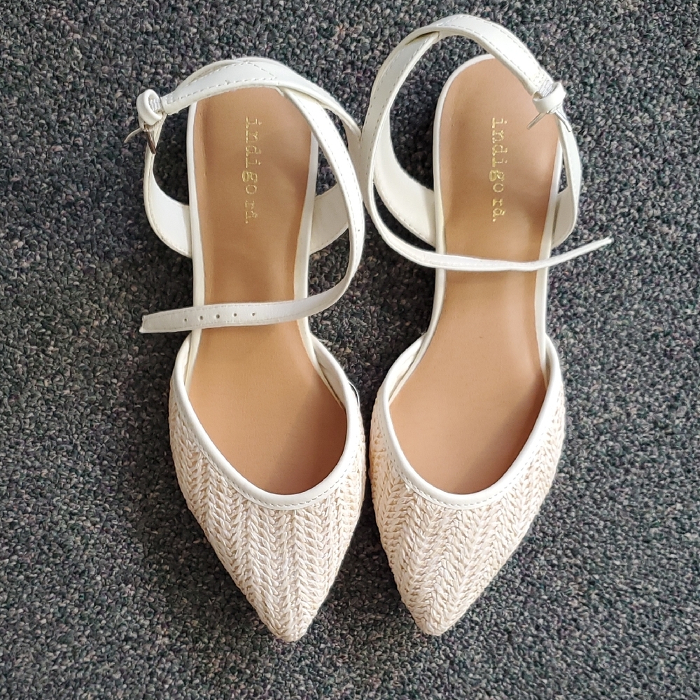Indigo Women's Cream and White Flats